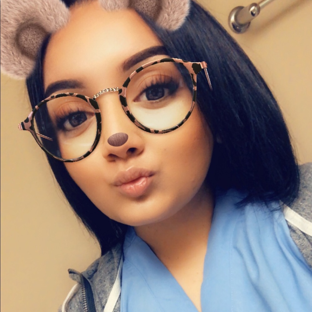 Meet your Posher, Esmeralda